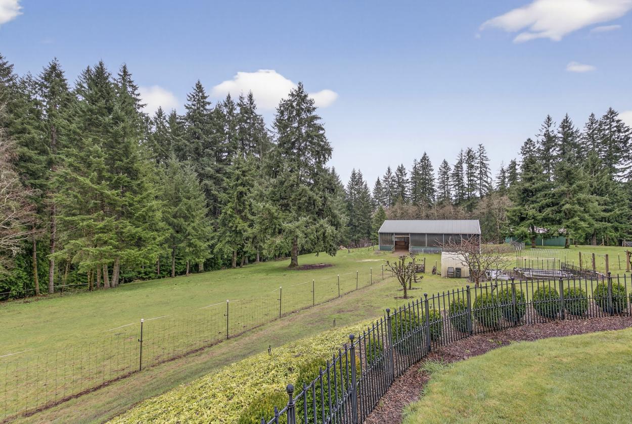 2 Barns with Lighted Arena & 3 Oversized Stalls - photo 26