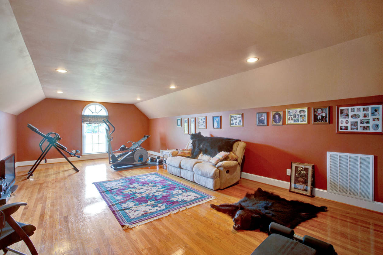 to Longview Farm a turnkey horse farm Elon, Caswell County