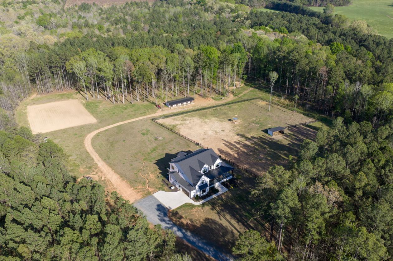 Luxury Farmette with 4 Stall Horse Barn & Arena - photo 5