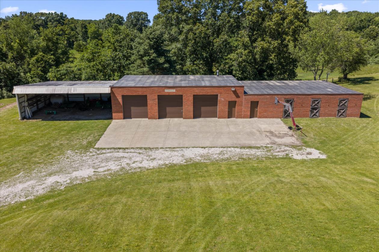 Luxury equestrian living on over 51 acres - photo 22