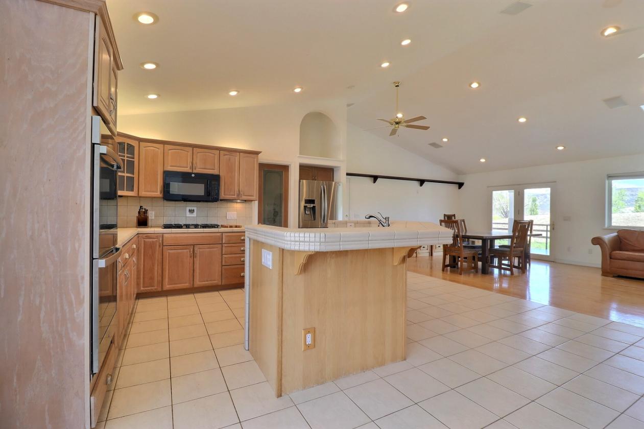Beautiful Horse Property on 5.37 Acres - photo 12