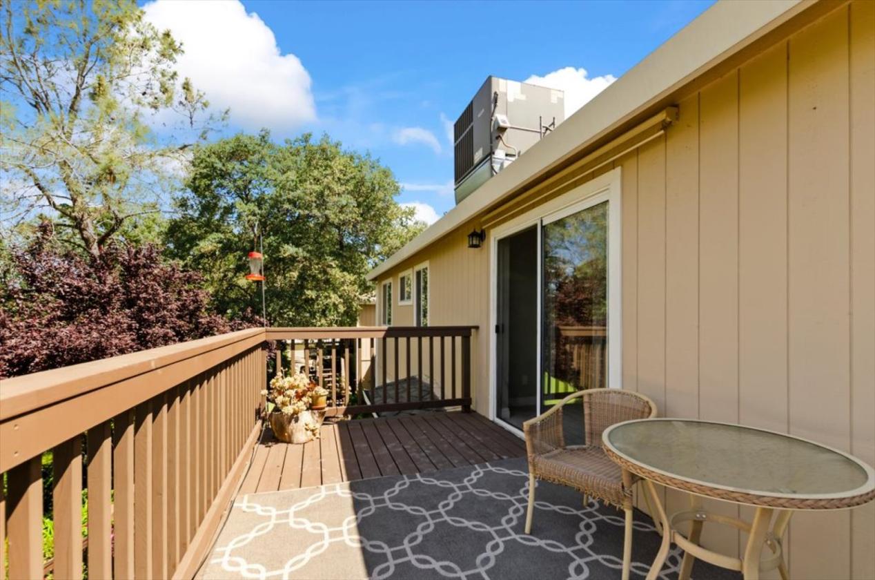 Beautiful Country home for the family on 5+ AC - photo 12