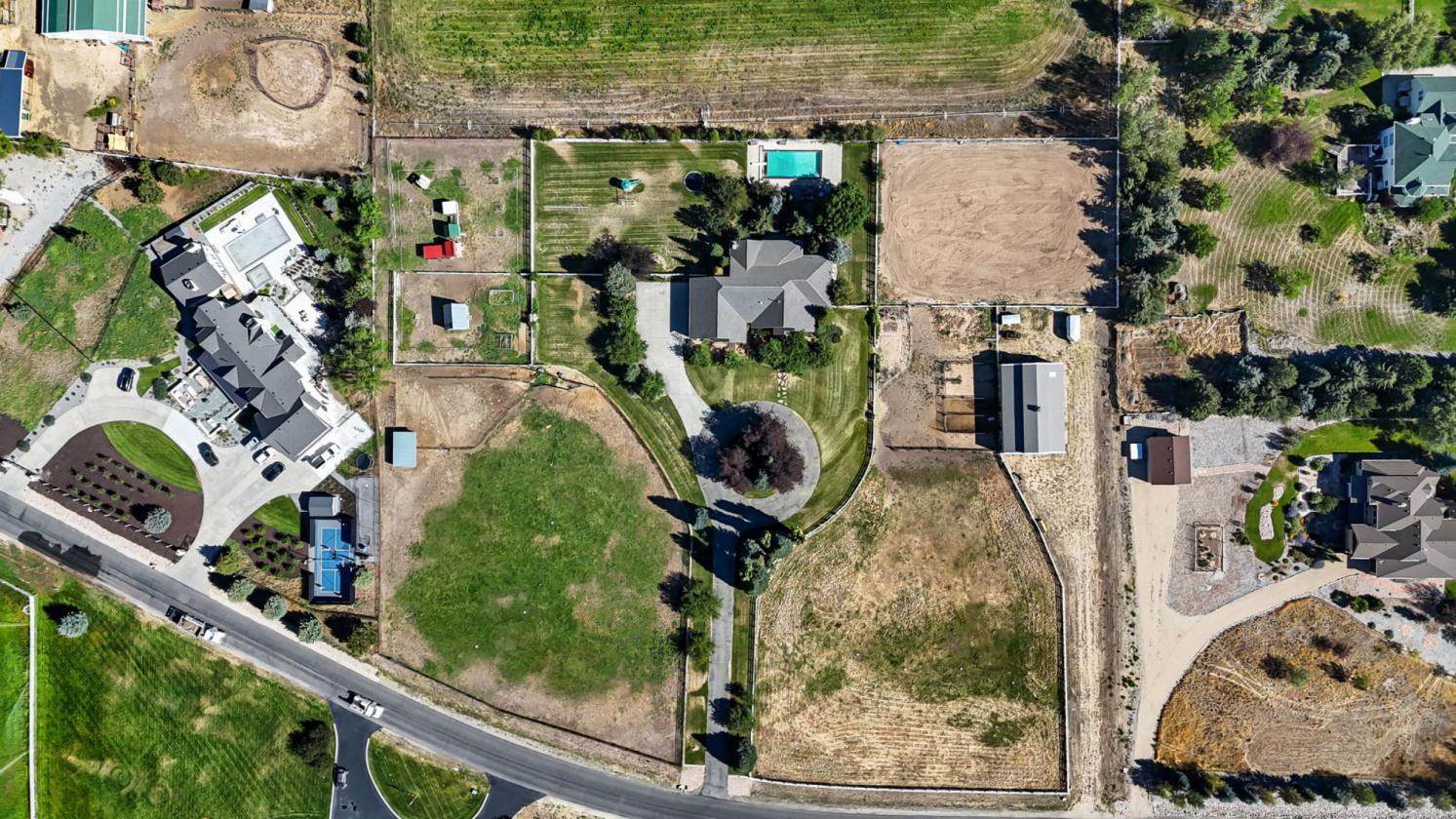 Exceptional 5+ Acre Equestrian Estate with Pool - photo 10