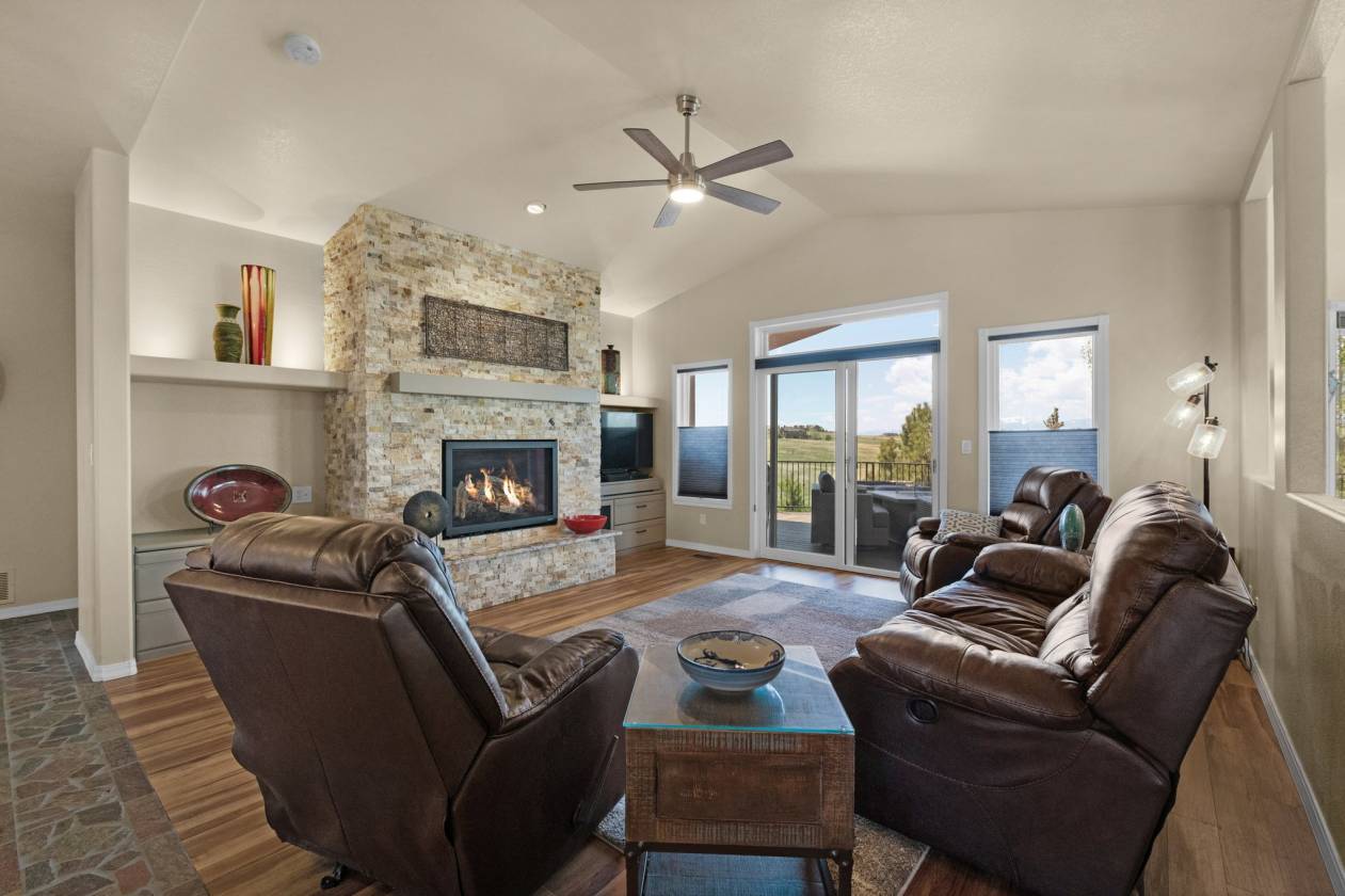 GORGEOUS RANCHER*VIEWS* INDOOR ARENA* 35 ACRES - photo 12
