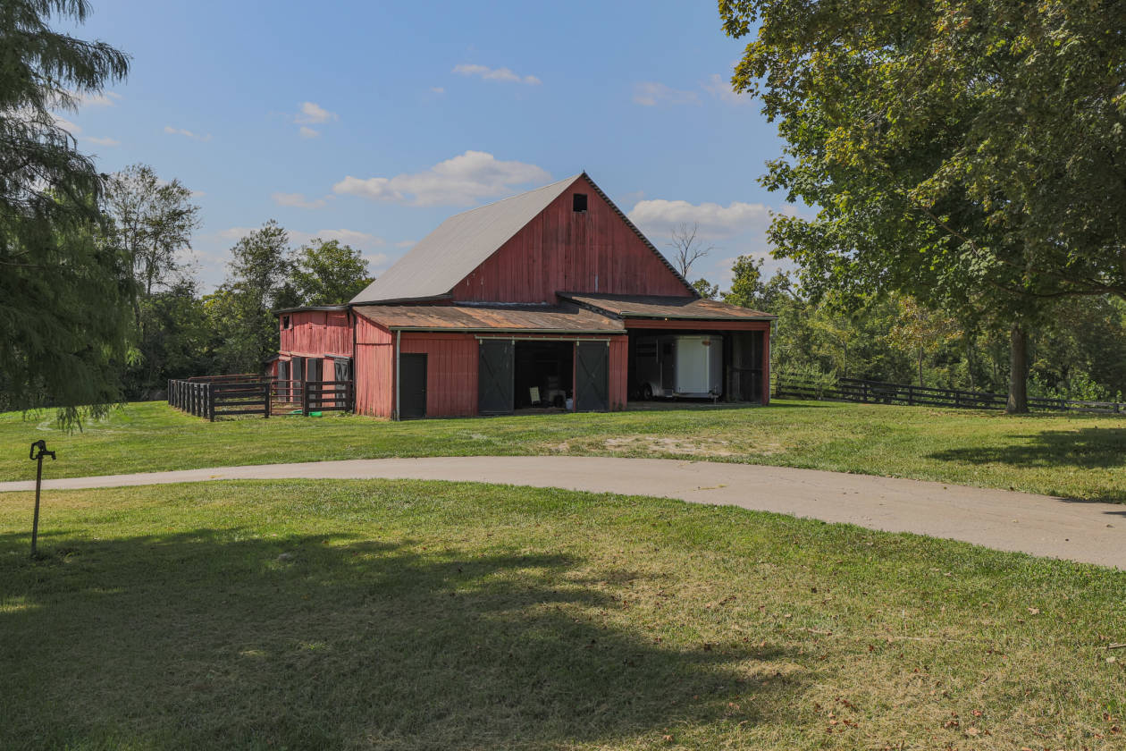 Turn Key Horse Farm on 20 acres in Indiana Floyd County, Indiana