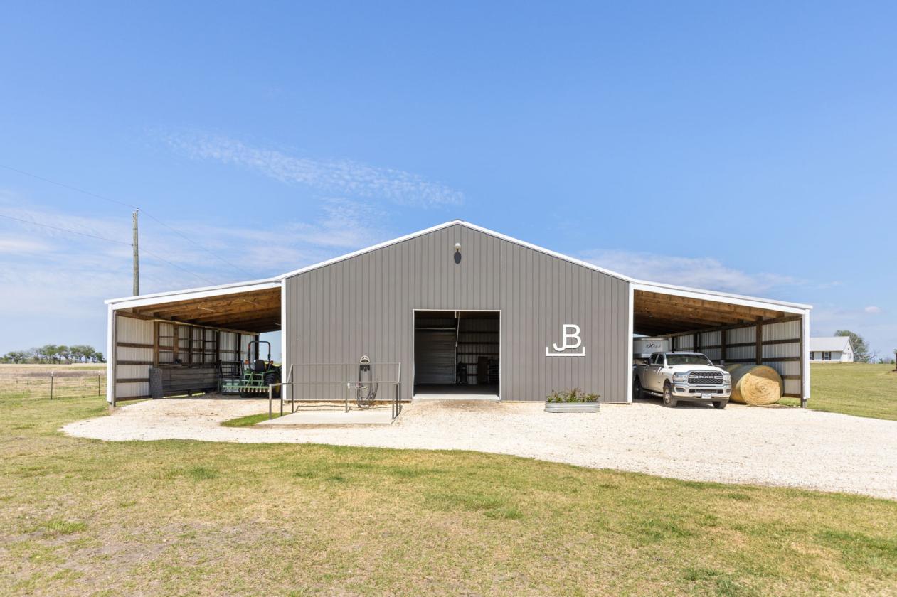 Pristine Equestrian Farm with 10.01 Acres - photo 14