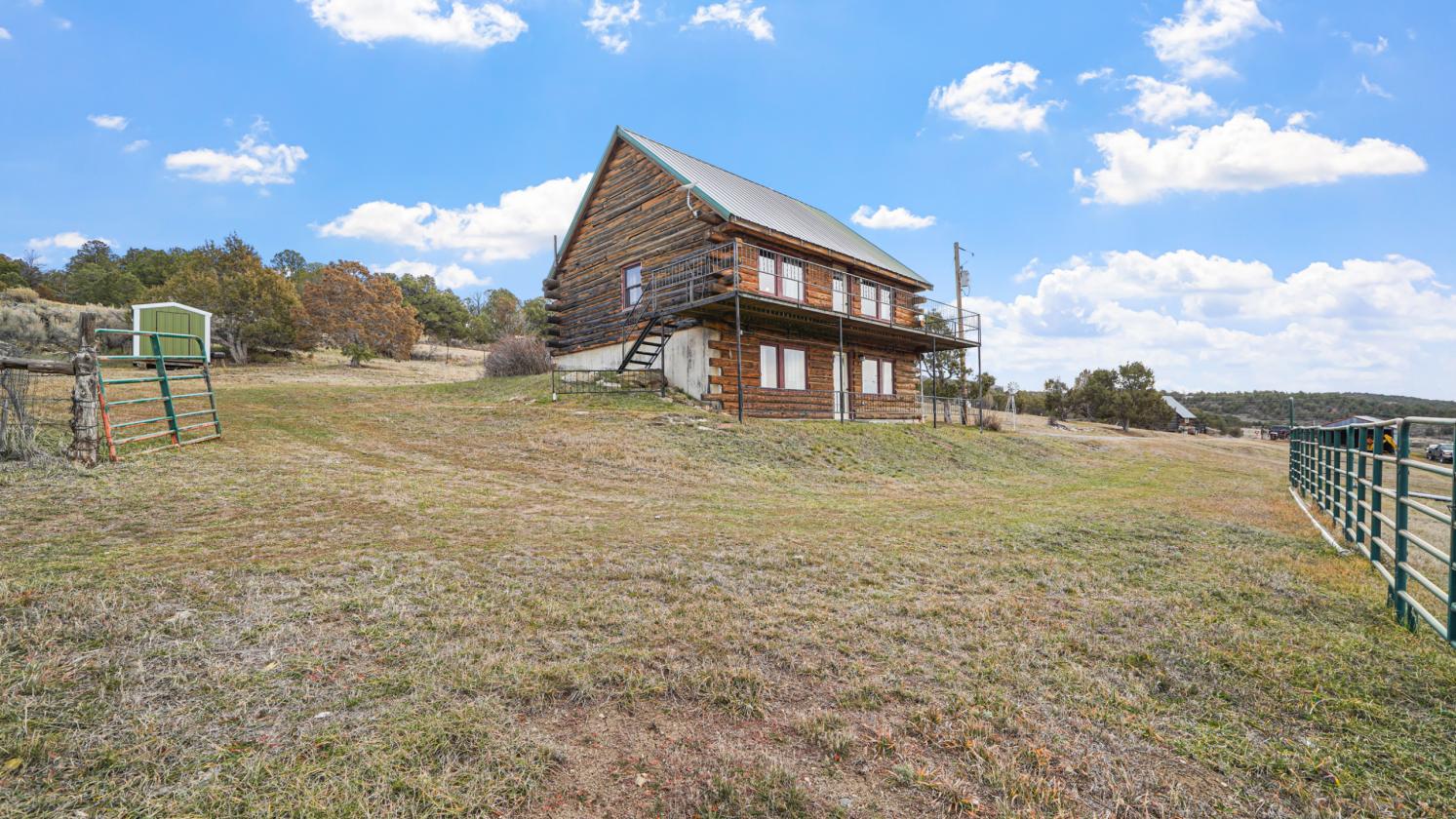 Rustic Log Cabin with Panoramic Views - photo 1