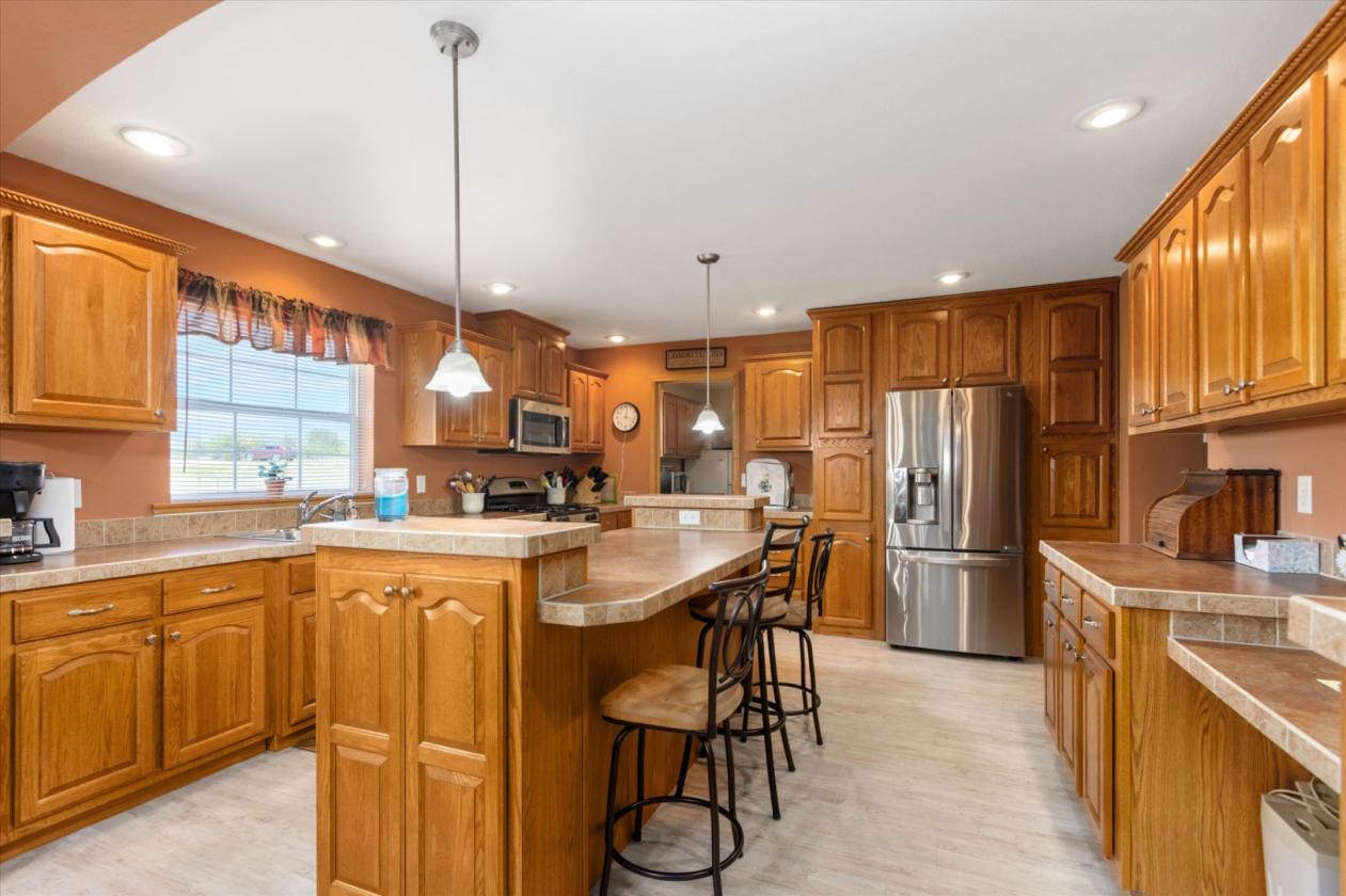 MULTI-GENERATIONAL horse property - photo 6
