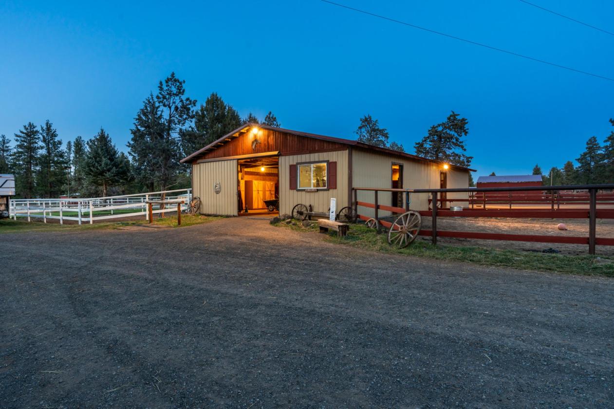 Spectacular Horse Facility near Sisters - photo 9