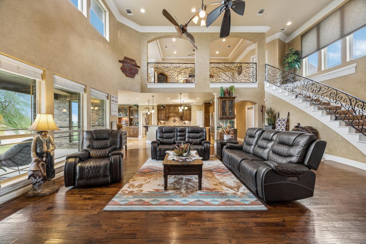 CUSTOM COUNTRY RETREAT ON 25 ACRES - photo 5