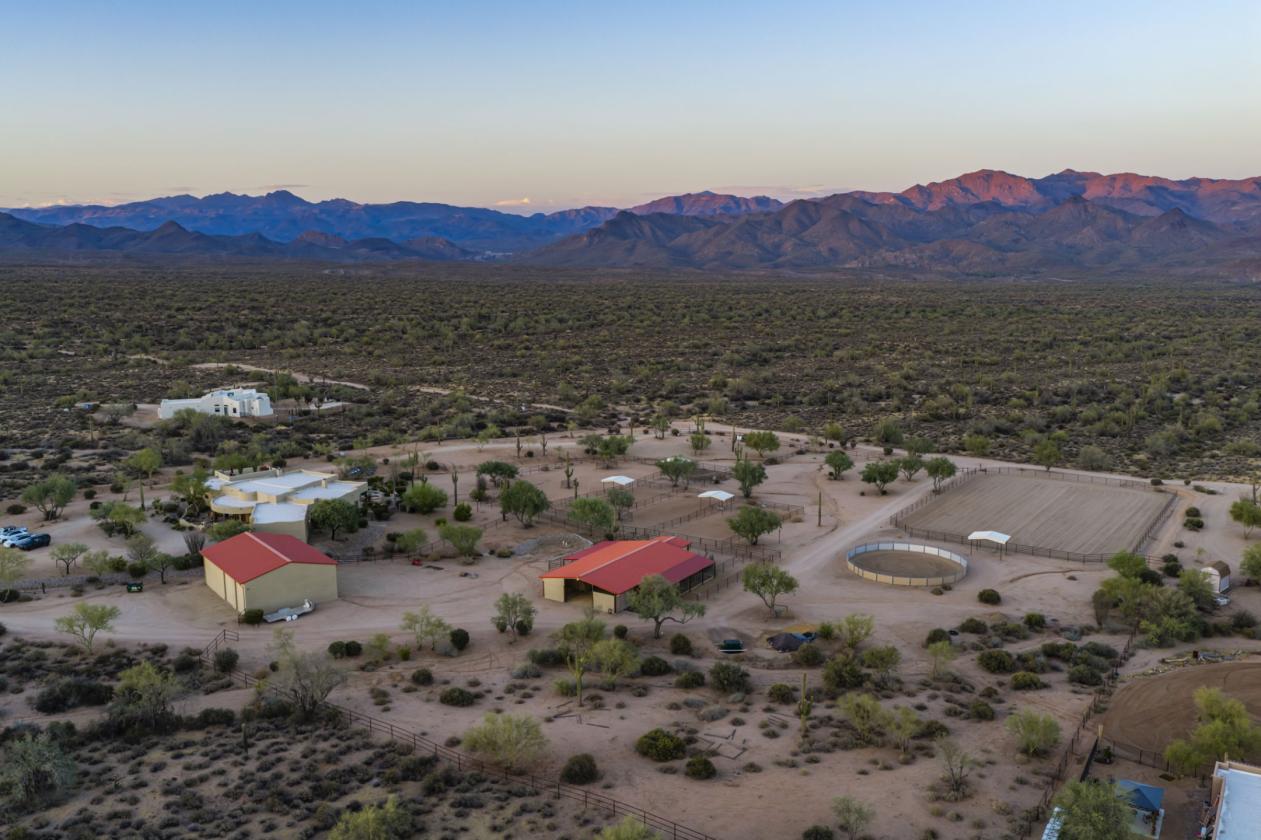 11 Acre Luxury Horse Property - Mountain Views - photo 3
