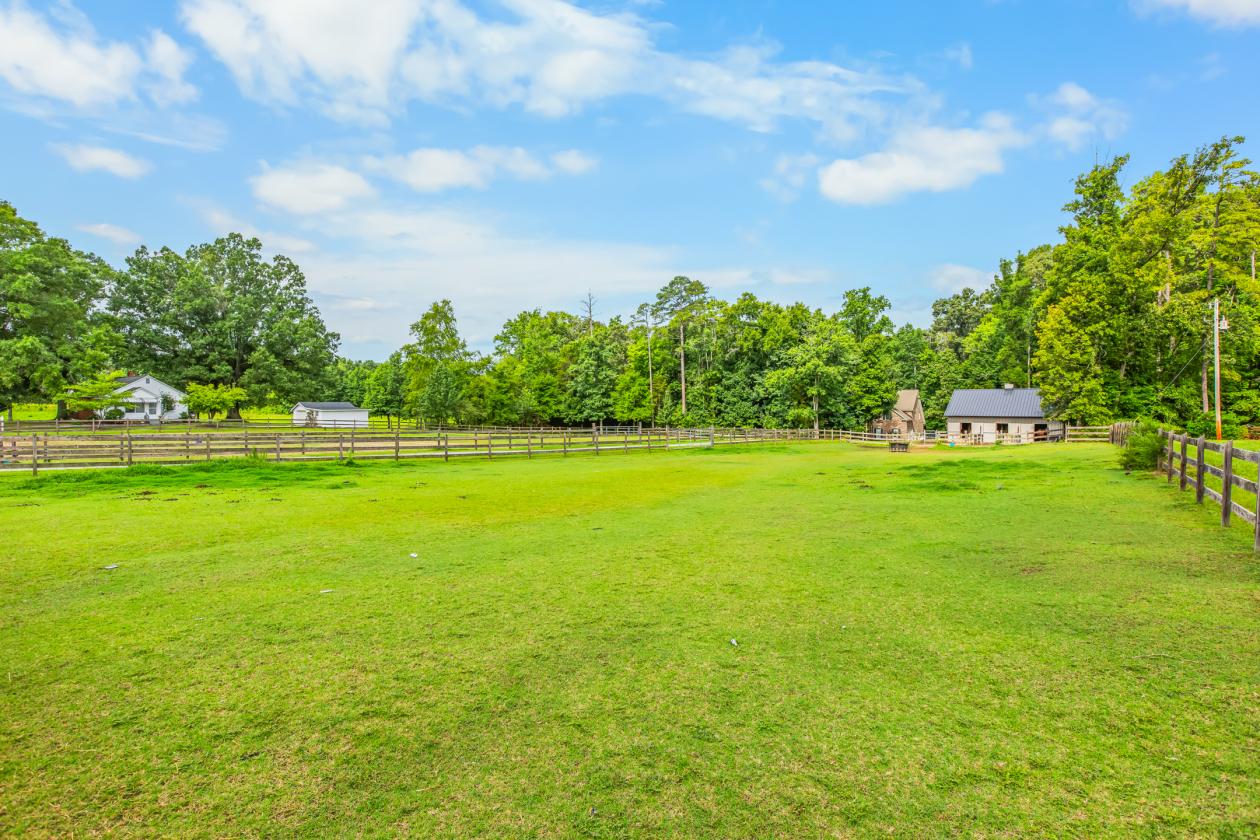 Beautiful mini-farm on 8.46+/- private acres - photo 7