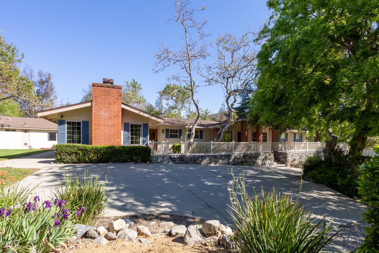 Horse Property for sale.