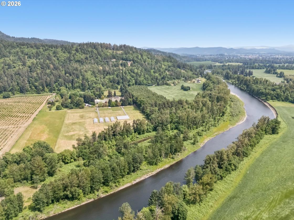 Exceptional Riverfront Equestrian & Agarian Estate - photo 2