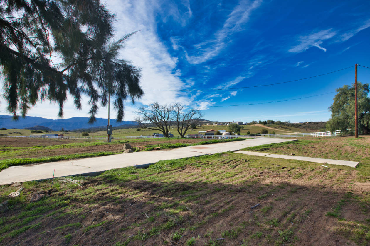 Equestrian property with 360 mountain views. Hemet, Riverside County