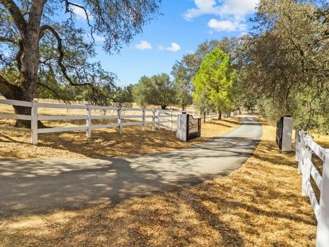 10-Acre Ranch in Equestrian Community - photo 8