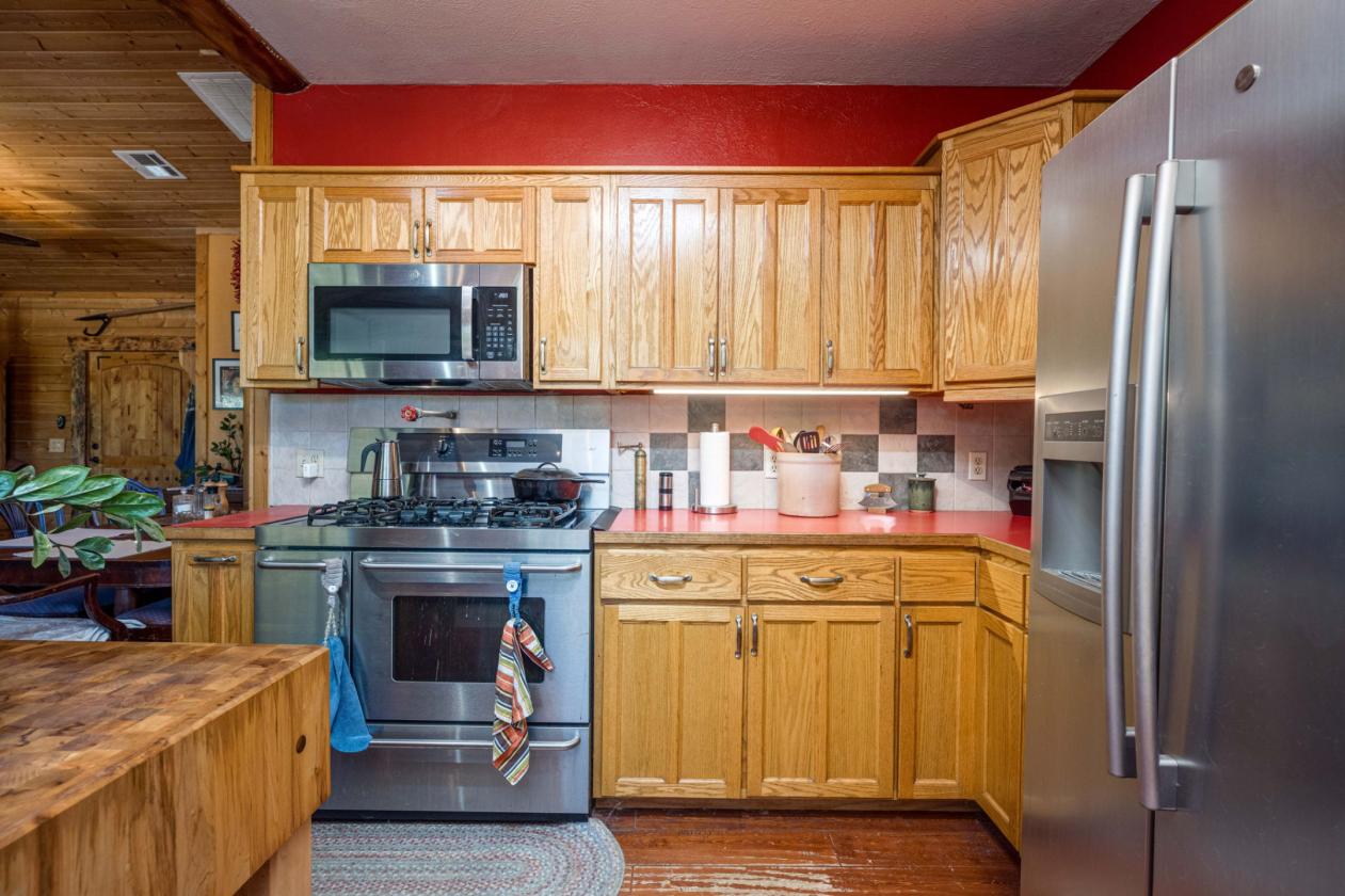 Beautiful Cabin with Horse Facilities - photo 4