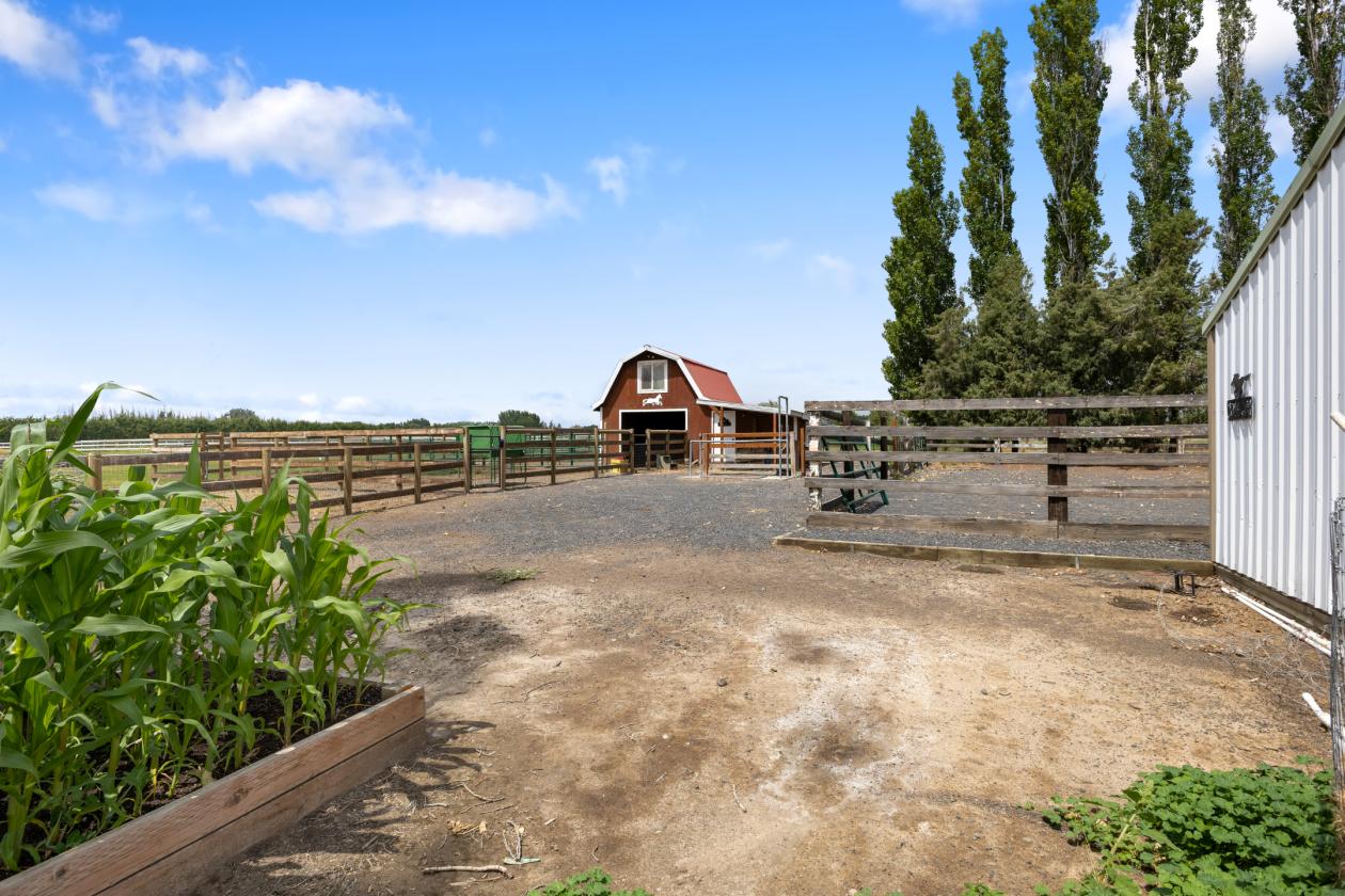 Lakeview Equestrian Estate w/ Shop & Barn - photo 3