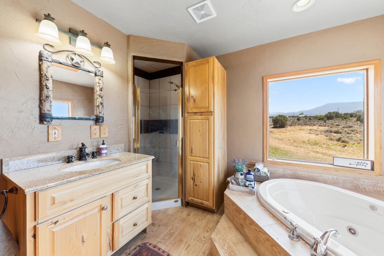 Horse Property with stunning views - photo 17