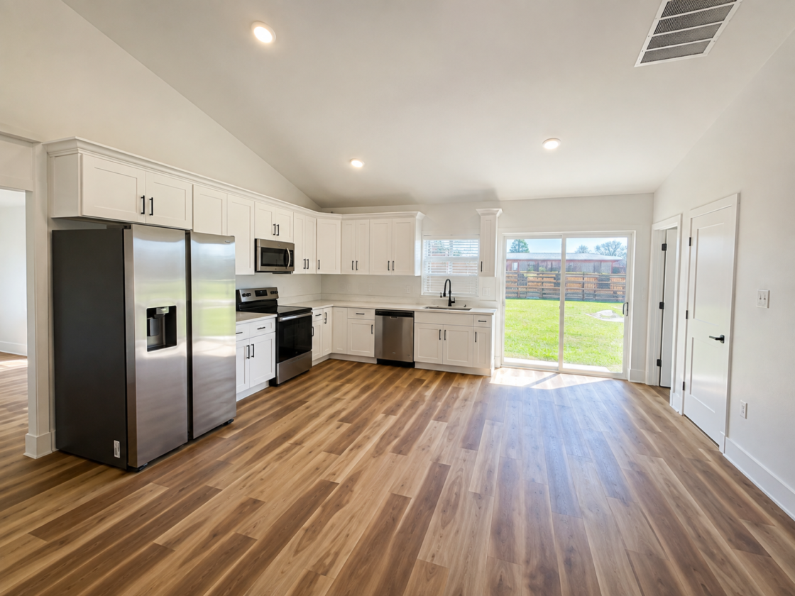 Turnkey Equestrian Farm | 7 Stalls, Arena - photo 9