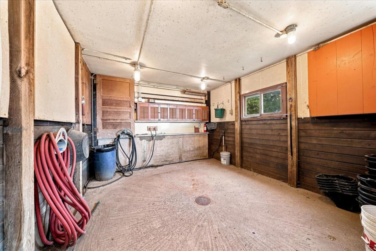 Turnkey 37 Acre Equestrian Estate & Indoor Arena - photo 12