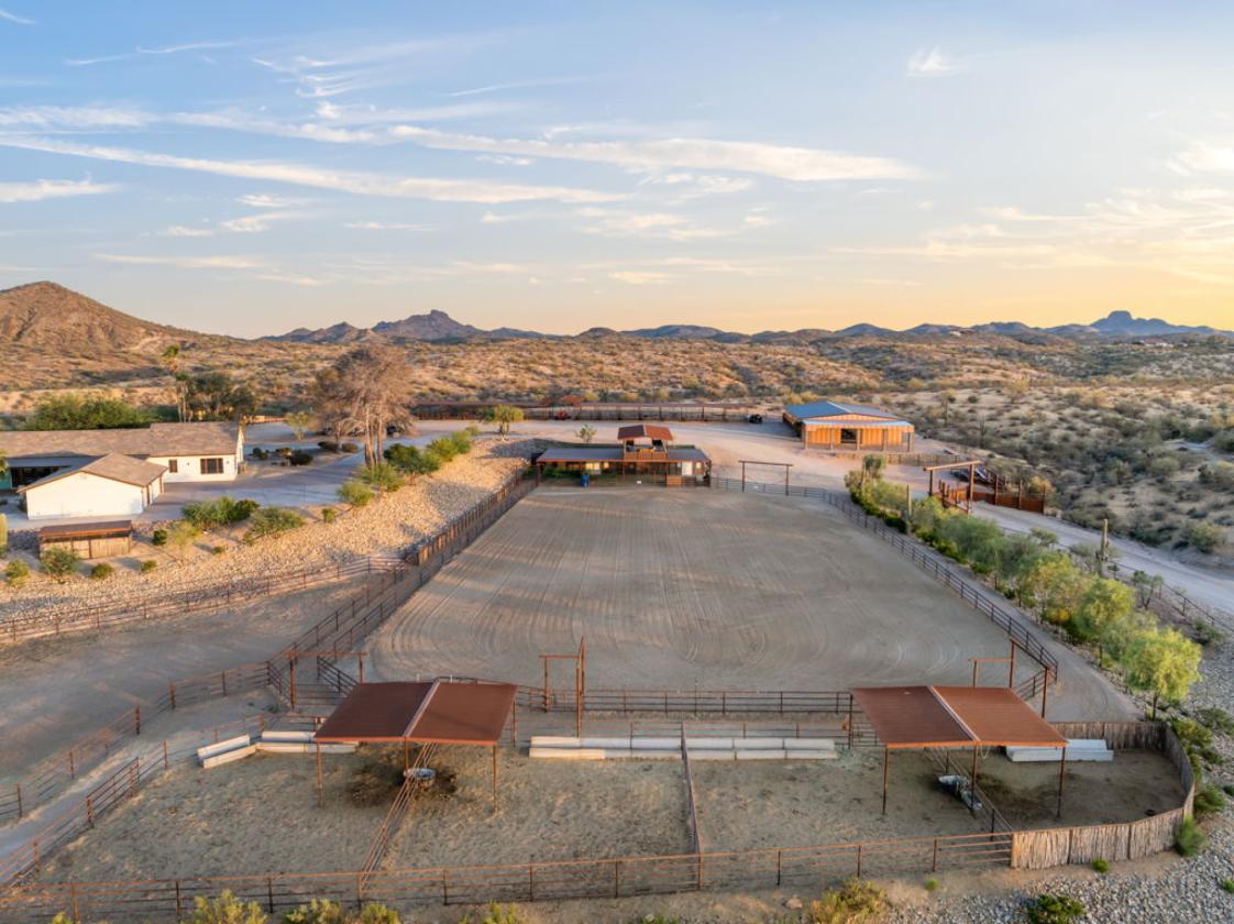 Premier Equestrian Estate Backing State Land - photo 16
