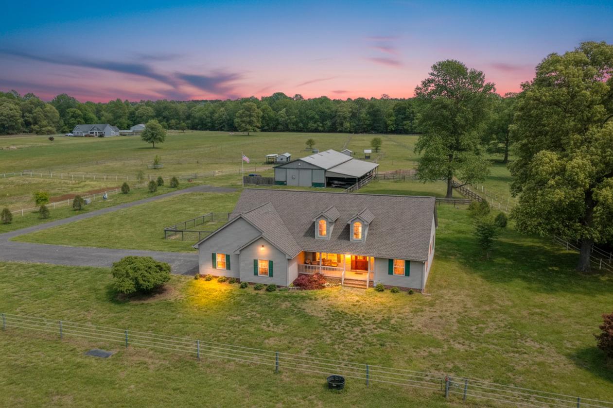 Turnkey Equestrian Estate on 10.9 Acres - photo 1