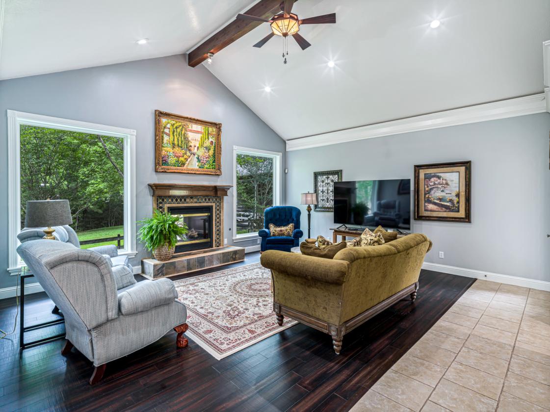Equestrian-friendly Luxury Property - photo 2