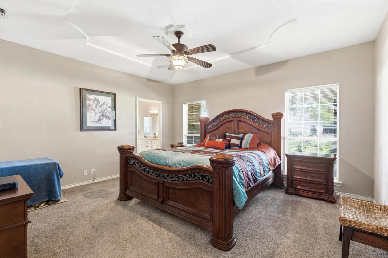 Luxury equestrian estate with a covered arena - photo 14
