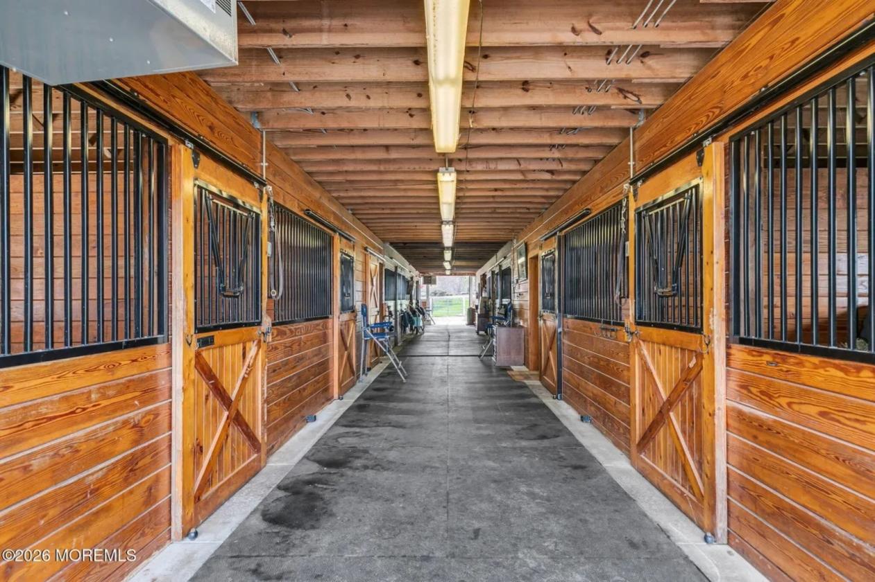 Remarkable Equestrian Estate on 6 Acres - photo 18