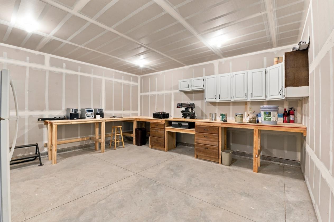Gorgeous Mountain Contemporary Home on 35 Acres - photo 22