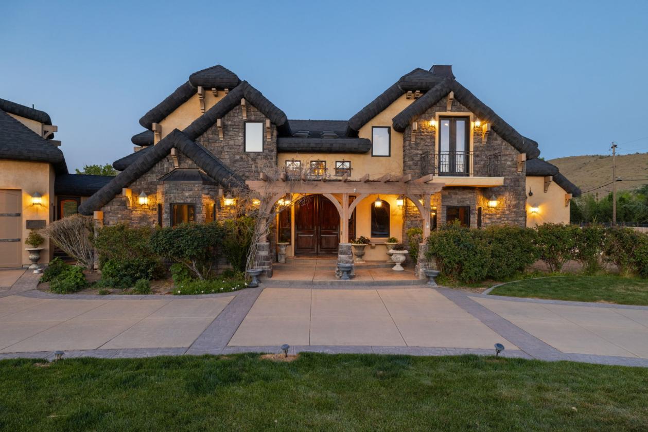 Extraordinary Estate in Pleasant Valley - photo 1