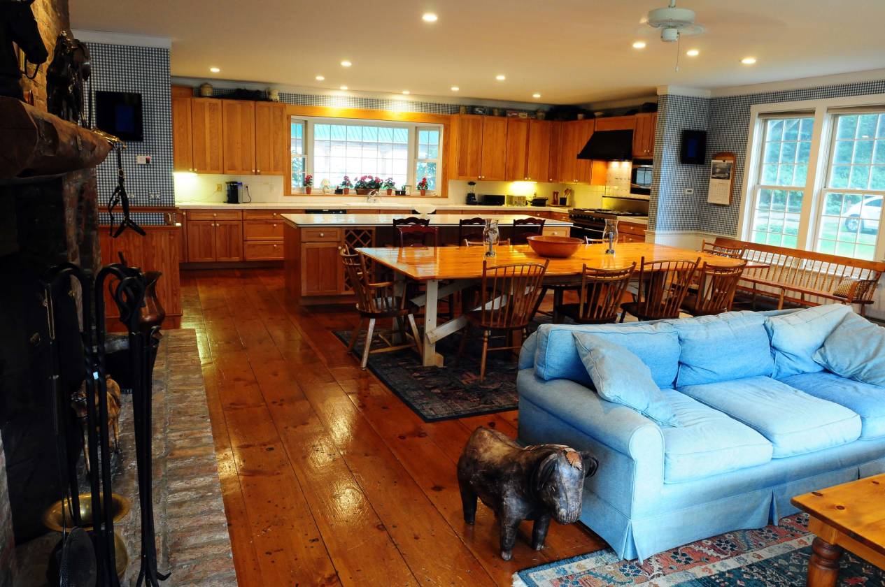 Spectacular equestrian estate in beautiful Vermont river valley