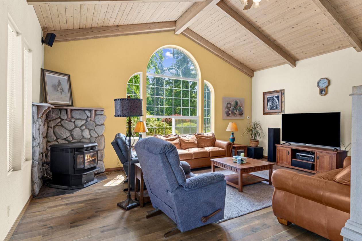 Charming horse property on private lane - photo 3