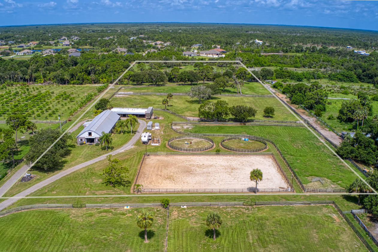 Horse Boarding or Training Facility just north of Vero Beach
