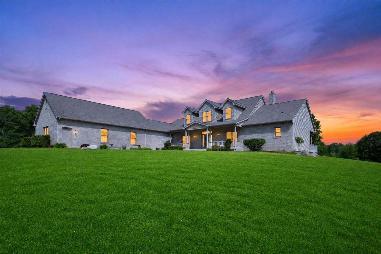 Luxury Equestrian estate with a large arena - photo 1