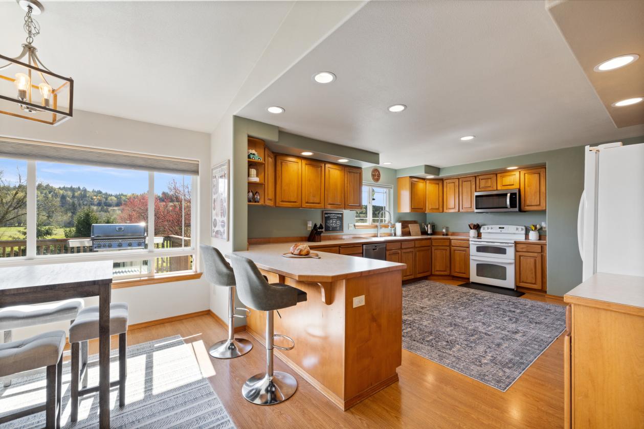 Large home & 18-acre ranch in Shelton, WA! - photo 9