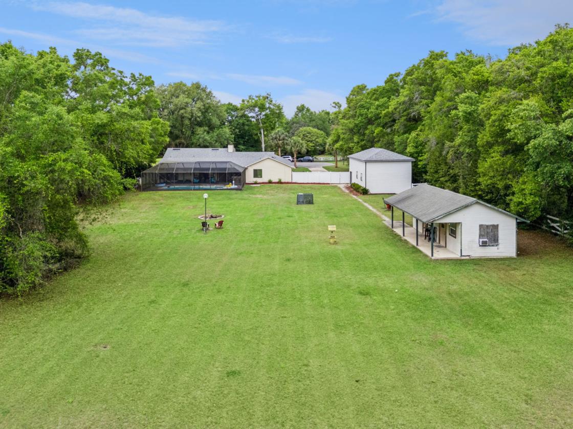 2.5 Acre Retreat with Guest House & Workshop - photo 7