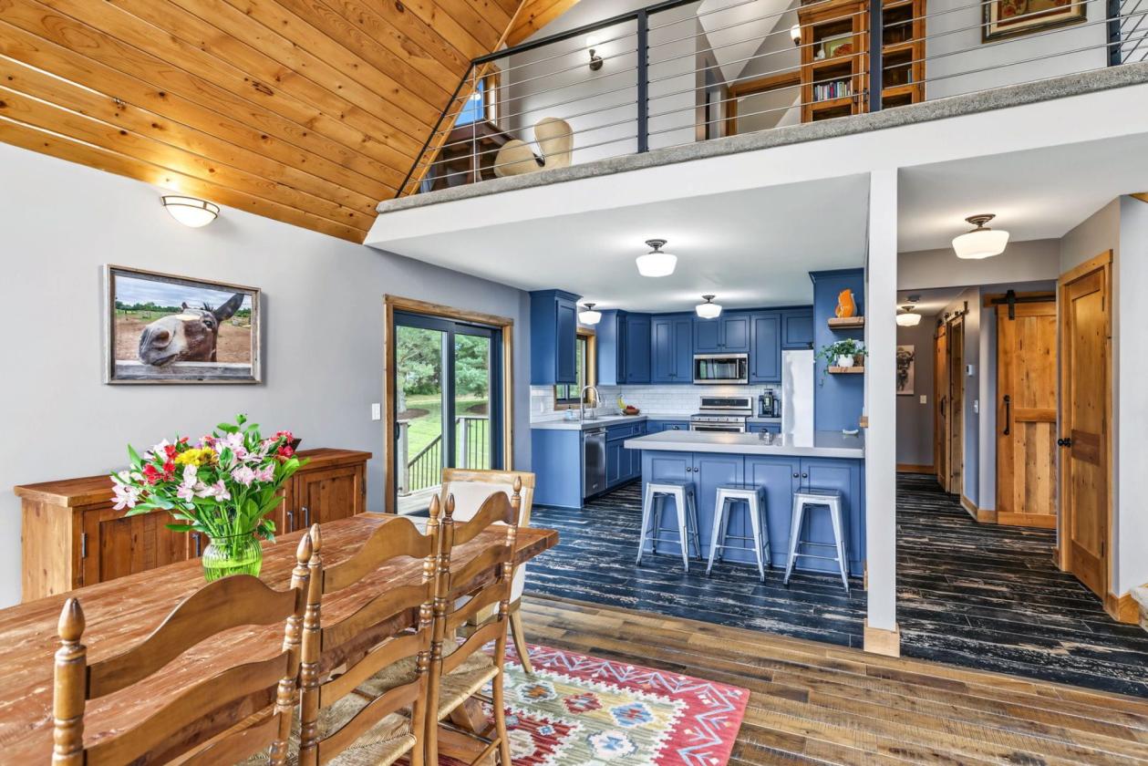Gorgeous home on 10 acre equestrian property - photo 16