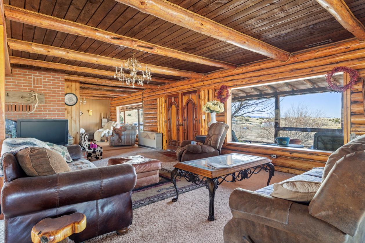 Gorgeous Home,Huge Shop, Perfect Horse Property - photo 17