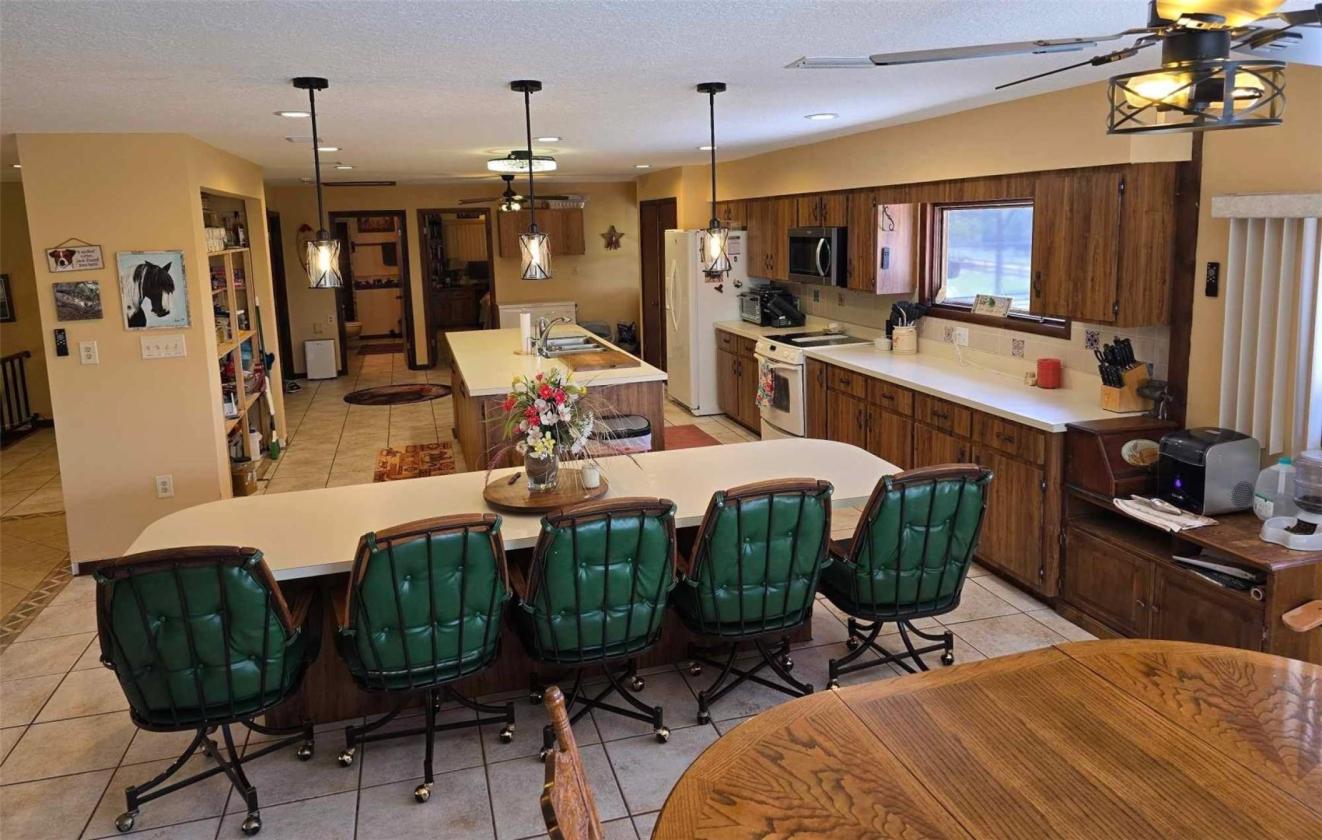 A BEAUTIFULLY SECLUDED 30 ACRE EQUESTRIAN ESTATE - photo 8
