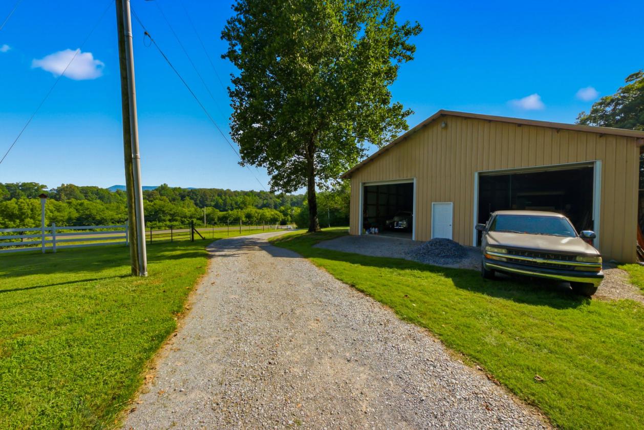 Horse property with mountain views! - photo 20