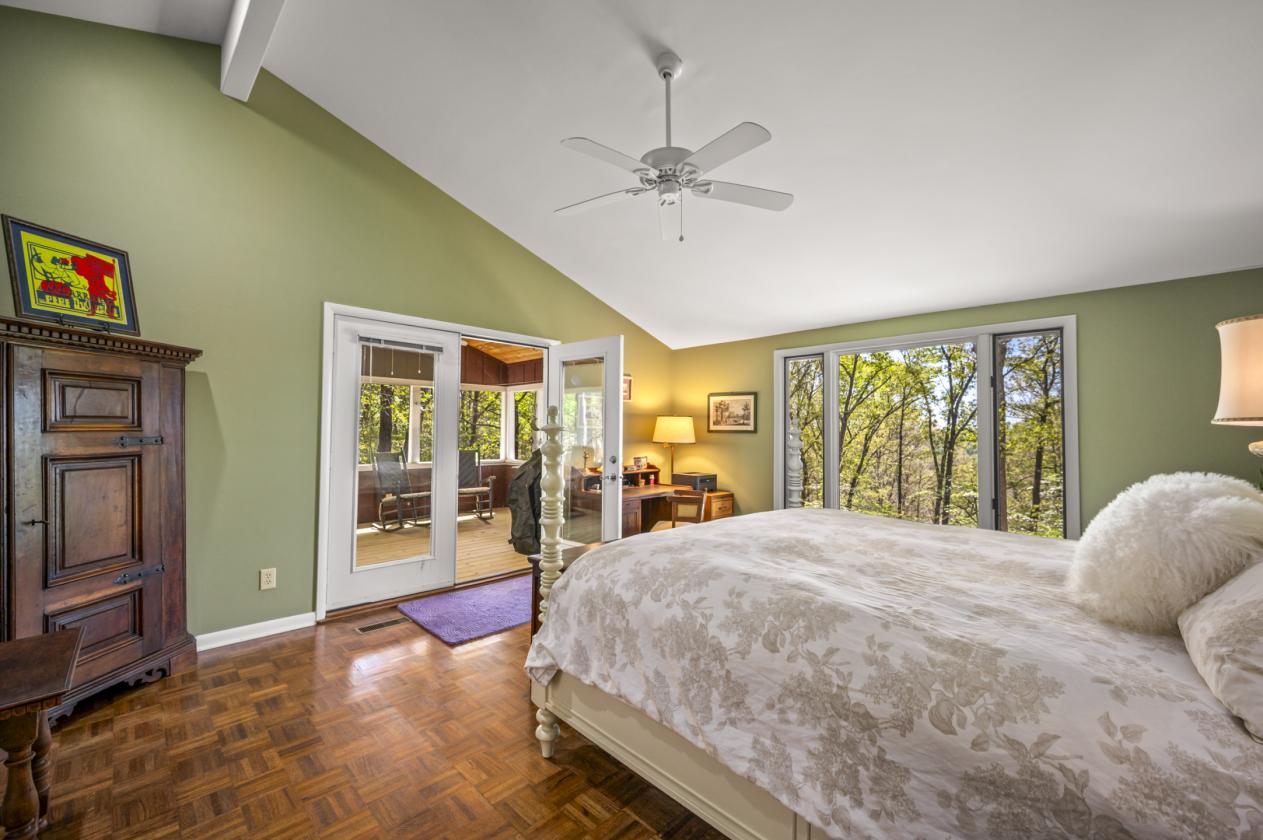 Mountain Views, Privacy, Trails, Updated Home - photo 10