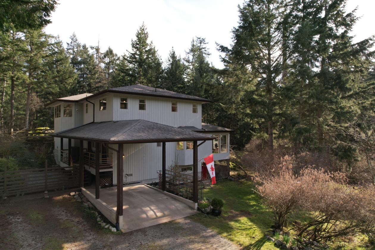 Salt Spring Island Hobby Farm Perfect for Horses!! - photo 14