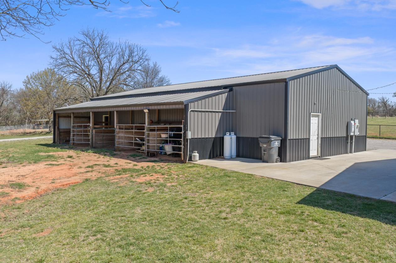 Home, Shop, Horse Barn on 25 acres - photo 24