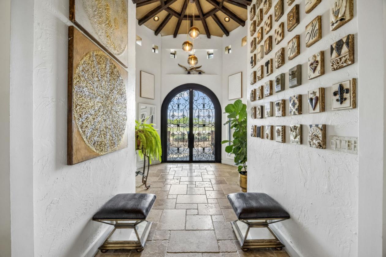 In-Town Luxury Resort Inspired Equestrian Retreat - photo 6
