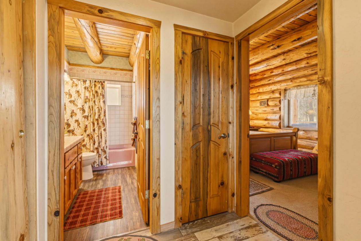 40 ACRE IRRIGATED FARM WITH CUSTOM LOG HOME - photo 18