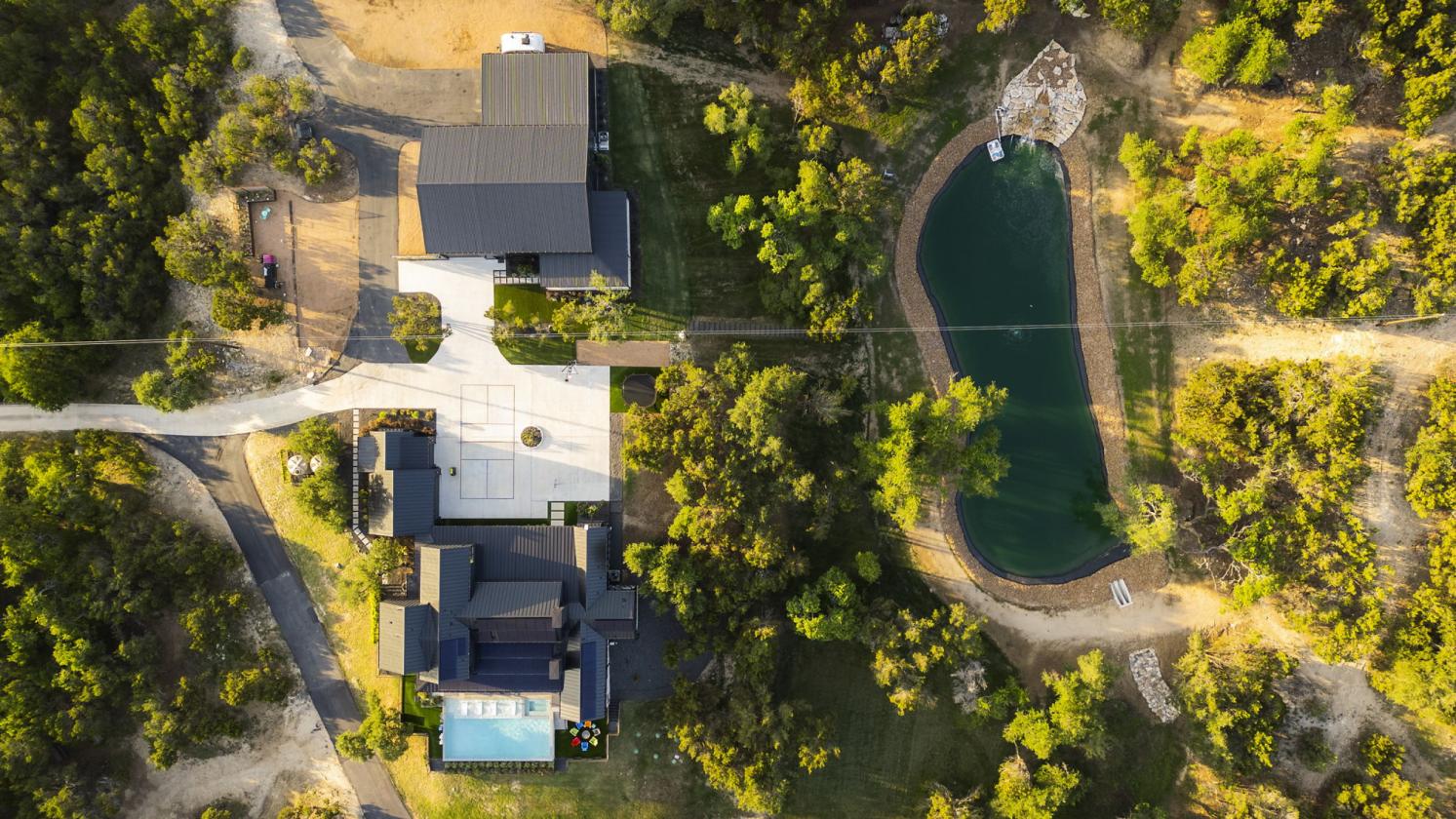 Luxe Estate w/State of the Art Horse Barn, Pond - photo 19