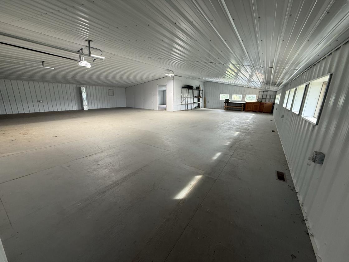 Executive estate on 9.5 wooded acres - photo 7