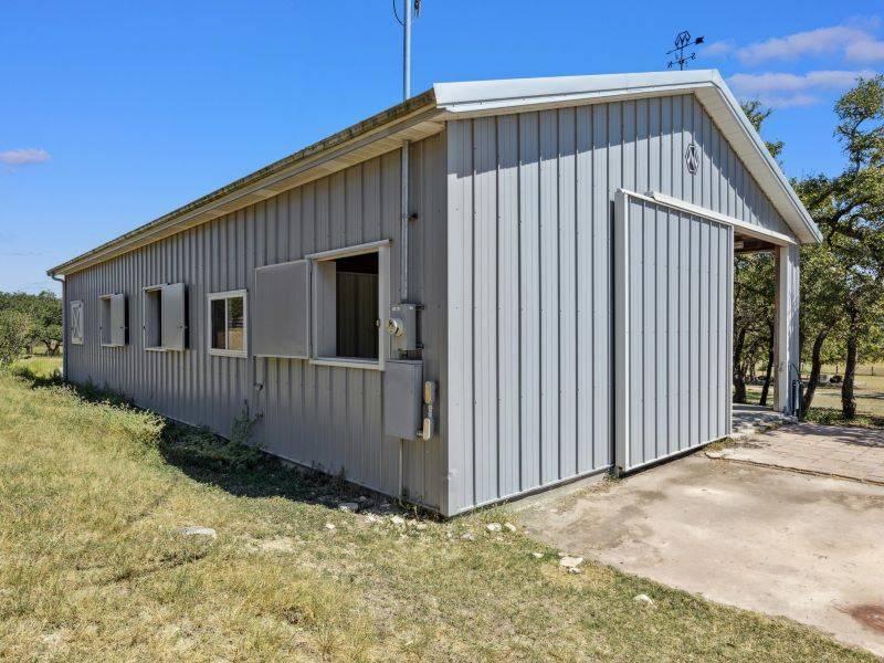 GORGEOUS 88.9 AC RANCH W/ HISTORIC UPDATED HOME | Bulverde, Comal ...